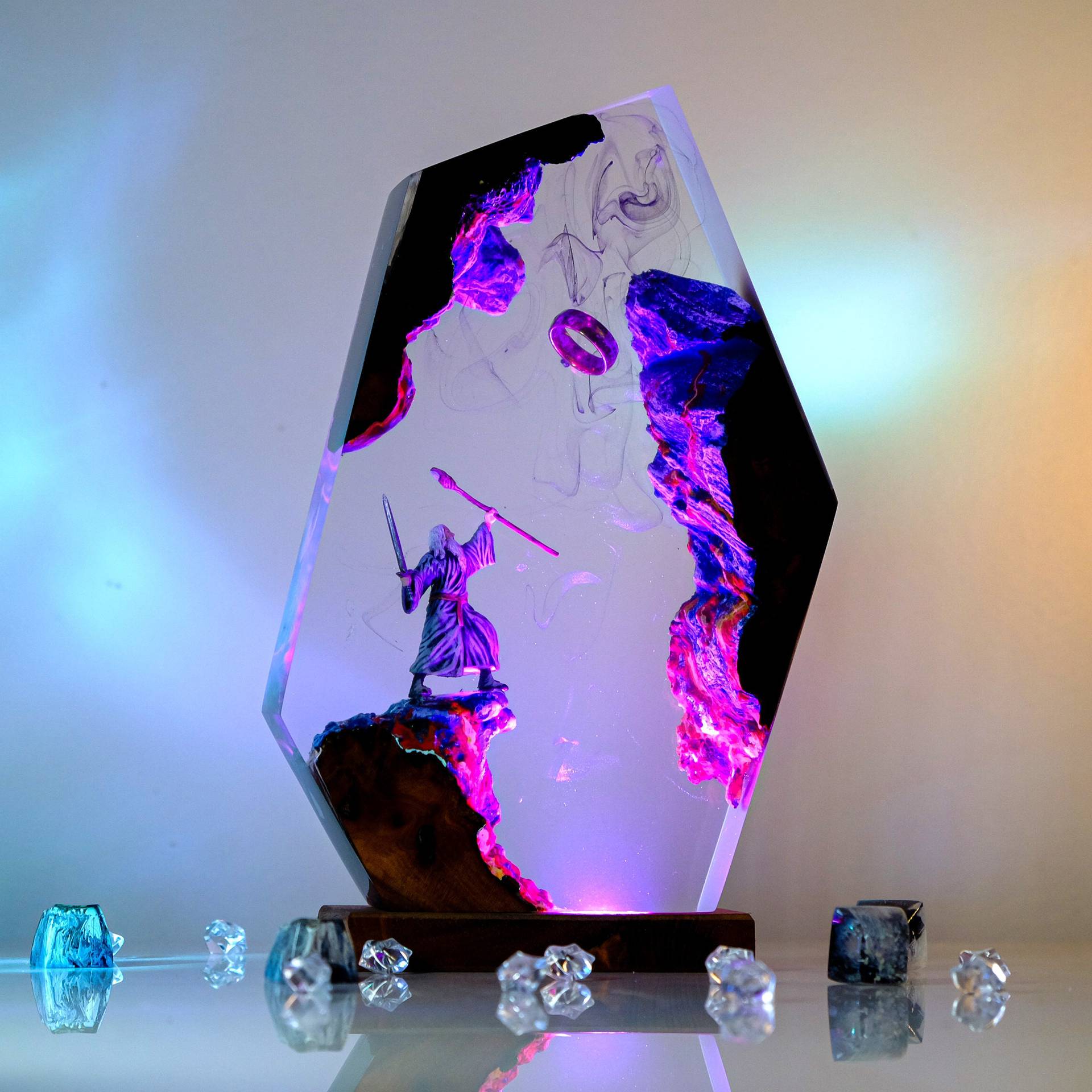 映画シーンフィギュアテーブル樹脂ランプマジックリングカラフル - Desk Setup Lamp のレビューと価格